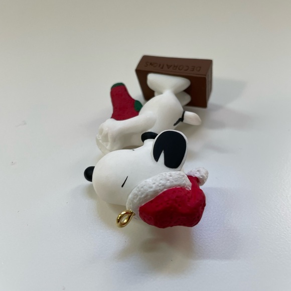 Snoopy Hallmark Keepsake Christmas Ornament 50th Anniversary 1999 - Picture 8 of 16